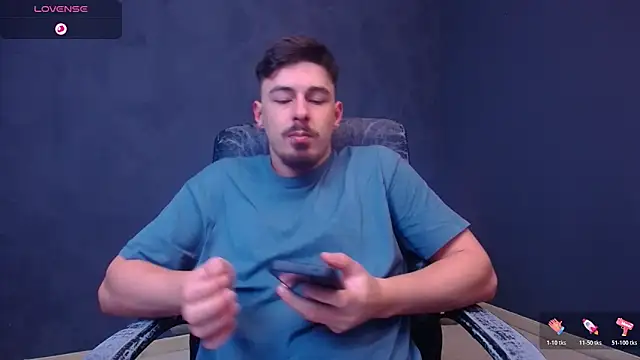 Snapshot of EnzoRace chatting on 11-26-25, 05:41 EnzoRace online show from 11-26-25, 05:41