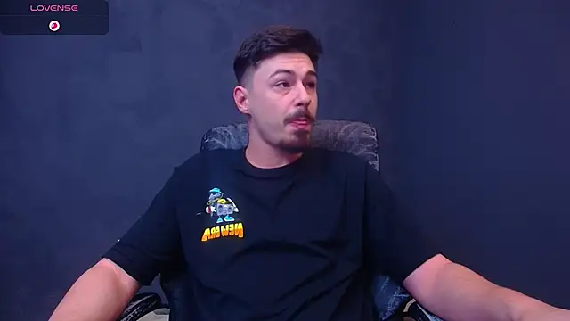 Snapshot of EnzoRace chatting on 11-30-25, 05:55 EnzoRace online show from 11-30-25, 05:55