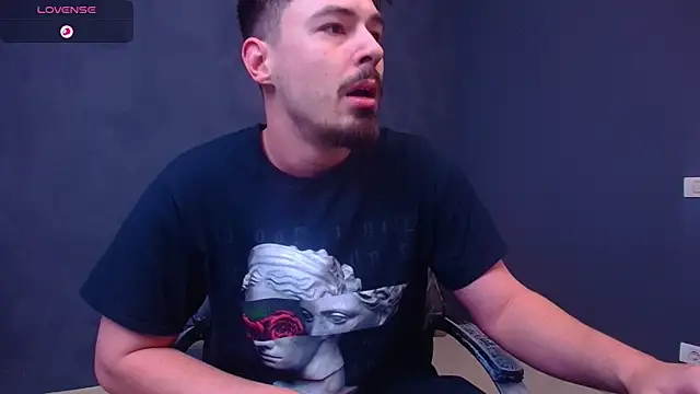 Snapshot of EnzoRace chatting on 12-05-25, 06:00 EnzoRace online show from 12-05-25, 06:00