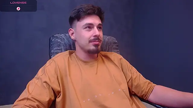 Snapshot of EnzoRace chatting on 12-14-25, 08:46 EnzoRace online show from 12-14-25, 08:46