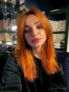 Snapshot of SaraLow chatting on 10-28-25, 01:09 SaraLow online show from 10-28-25, 01:09