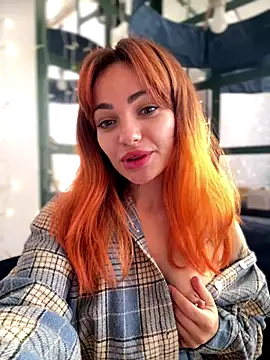 Snapshot of SaraLow chatting on 10-30-25, 06:48 SaraLow online show from 10-30-25, 06:48