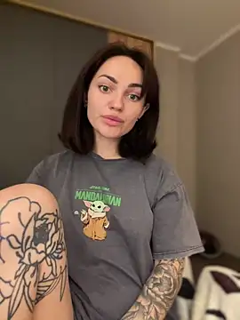 Snapshot of SaraLow chatting on 03-22-26, 01:03 SaraLow online show from 03-22-26, 01:03