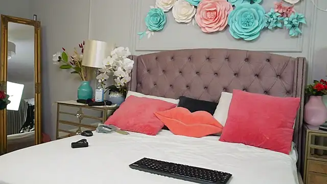 JenniferLovve online show from 11-09-25, 04:00