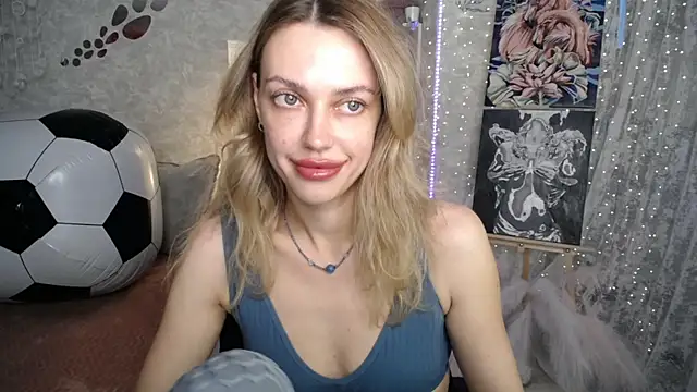 Snapshot of NickyAdamidi chatting on 06-14-26, 04:31 NickyAdamidi online show from 06-14-26, 04:31