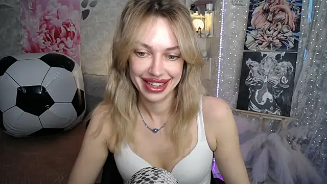 Snapshot of NickyAdamidi chatting on 06-27-26, 04:23 NickyAdamidi online show from 06-27-26, 04:23