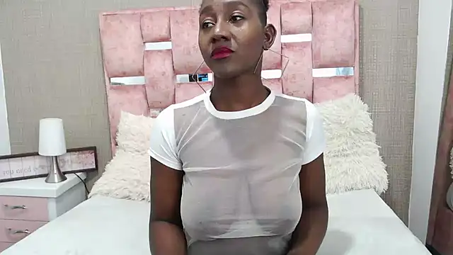 NahomyHawk online show from 12-15-25, 09:08