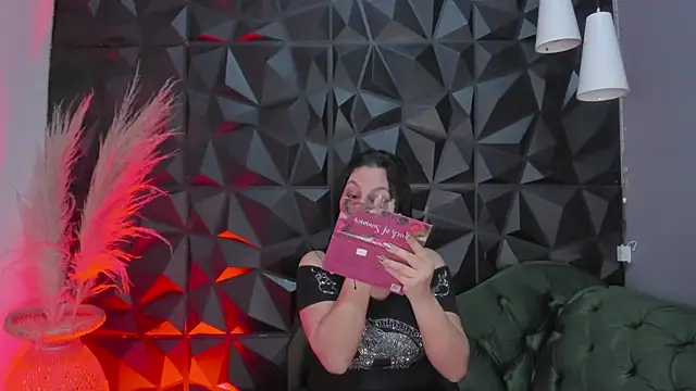 helenasaenz online show from 12-15-25, 12:20