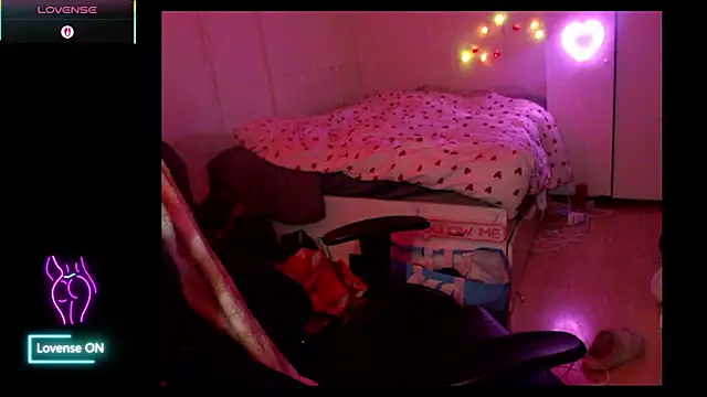 Snapshot of Kinkybooby chatting on 01-12-26, 05:51 Kinkybooby online show from 01-12-26, 05:51