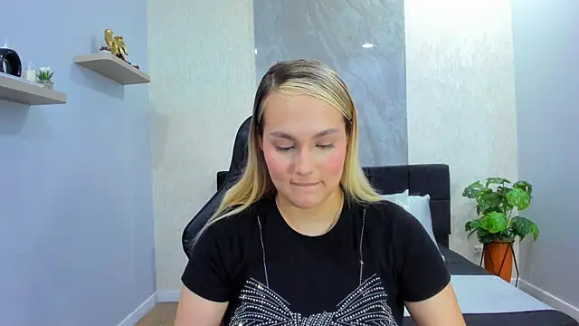 Snapshot of Emmaa_white_ chatting on 05-12-26, 05:32 Emmaa white online show from 05-12-26, 05:32