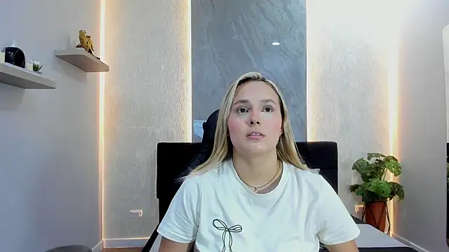 Snapshot of Emmaa_white_ chatting on 05-25-26, 05:30 Emmaa white online show from 05-25-26, 05:30