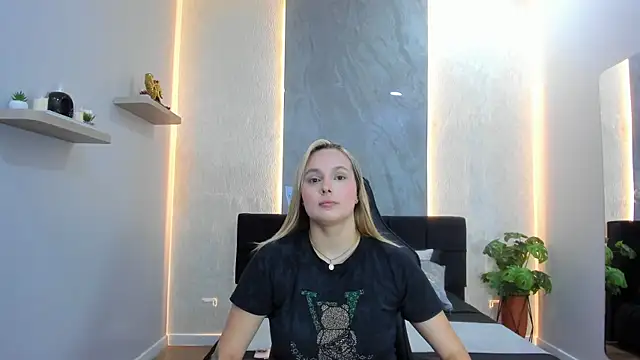 Snapshot of Emmaa_white_ chatting on 05-26-26, 05:31 Emmaa white online show from 05-26-26, 05:31