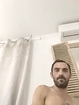 Snapshot of hotmen83 chatting on 10-11-25, 08:40 hotmen83 online show from 10-11-25, 08:40