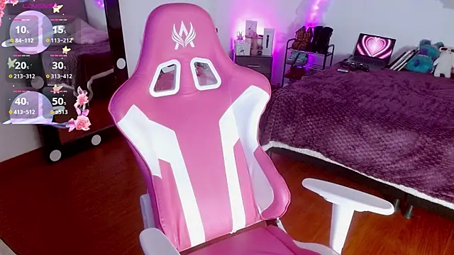 larah uwu online show from 09-18-25, 07:38