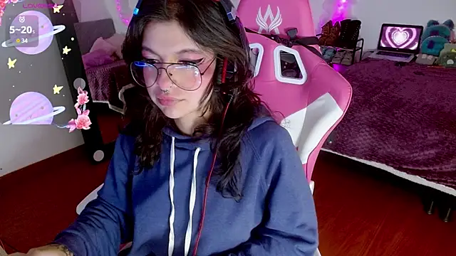 larah uwu online show from 09-30-25, 07:41