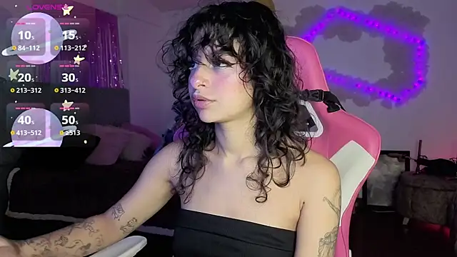 larah uwu online show from 02-28-26, 04:52