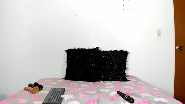 Camila Martiinez online show from 11-14-25, 07:23