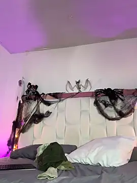 SamanthaDiamonds  online show from 10-12-25, 11:37