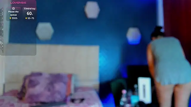 Snapshot of thania_777 chatting on 10-09-25, 10:52 thania 777 online show from 10-09-25, 10:52