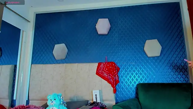 Snapshot of thania_777 chatting on 11-04-25, 08:19 thania 777 online show from 11-04-25, 08:19