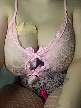 Snapshot of emiliafrancaise chatting on 02-14-26, 06:48 emiliafrancaise online show from 02-14-26, 06:48