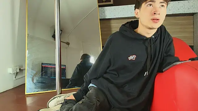 Snapshot of _DantFox_ chatting on 09-30-25, 08:25 DantFox online show from 09-30-25, 08:25