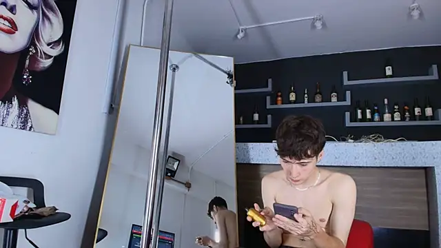 Snapshot of _DantFox_ chatting on 10-05-25, 02:43 DantFox online show from 10-05-25, 02:43