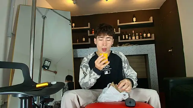 Snapshot of _DantFox_ chatting on 10-06-25, 08:17 DantFox online show from 10-06-25, 08:17