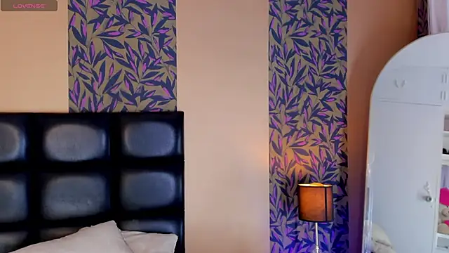 Snapshot of _DantFox_ chatting on 10-10-25, 02:54 DantFox online show from 10-10-25, 02:54