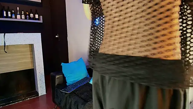 Snapshot of _DantFox_ chatting on 10-20-25, 08:31 DantFox online show from 10-20-25, 08:31