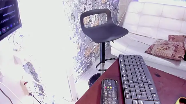 Snapshot of _DantFox_ chatting on 11-21-25, 12:10 DantFox online show from 11-21-25, 12:10