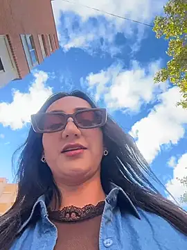 Ninabigtitied online show from 10-26-25, 10:43