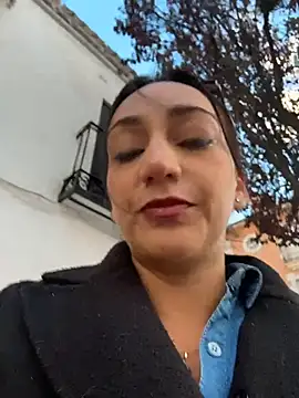 Ninabigtitied online show from 11-21-25, 04:27