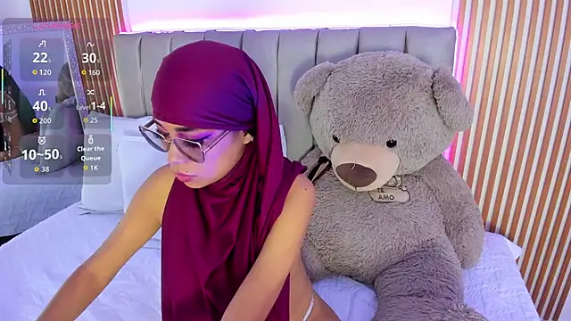 naishaa  online show from 10-11-25, 06:39