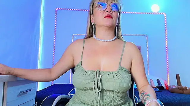 naomi diamond  online show from 05-21-26, 11:28