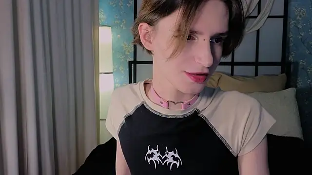 madi snow online show from 10-30-25, 01:01