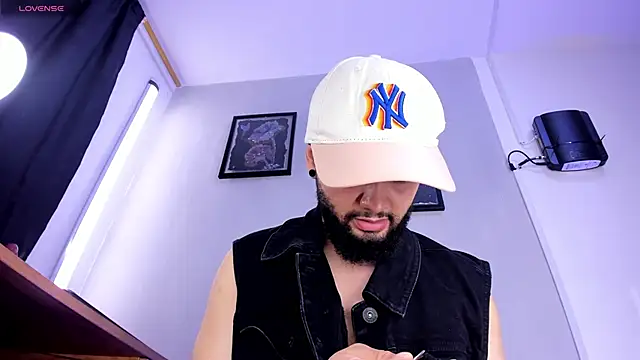 Noah devil  online show from 11-12-25, 02:45