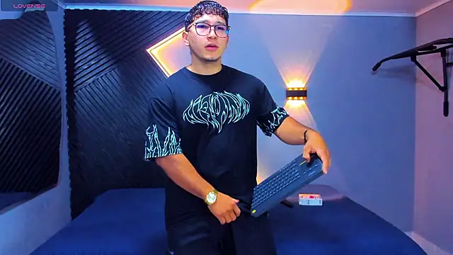 Horny nick18 online show from 03-13-26, 11:39