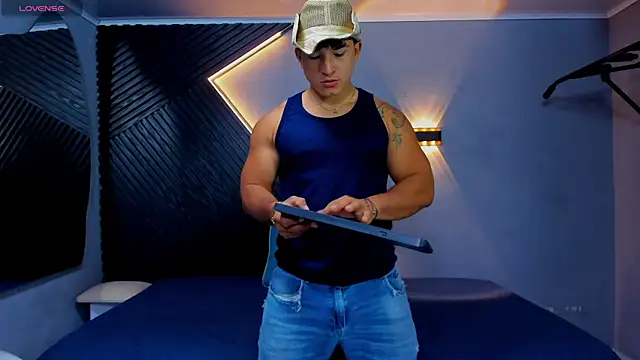 Horny nick18 online show from 06-08-26, 01:00