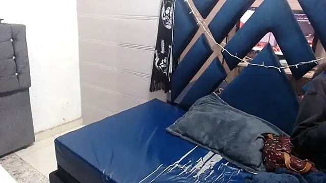 Snapshot of katalinathxandbritney1 chatting on 01-15-26, 02:05 katalinathxandbritney1 online show from 01-15-26, 02:05