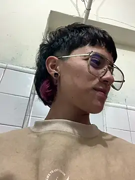 Snapshot of katalinathxandbritney1 chatting on 02-26-26, 10:09 katalinathxandbritney1 online show from 02-26-26, 10:09