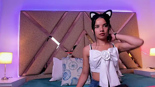 Snapshot of BelhaLawuo chatting on 12-22-25, 07:44 BelhaLawuo online show from 12-22-25, 07:44