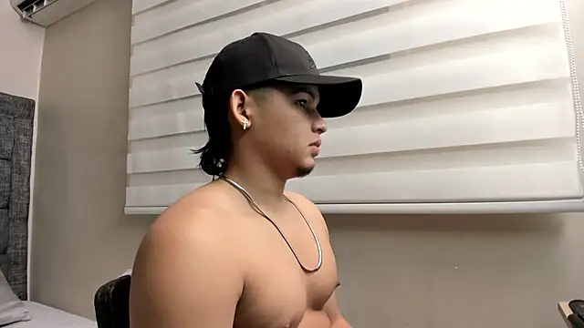 Snapshot of Riky_Strong chatting on 11-07-25, 03:17 Riky Strong online show from 11-07-25, 03:17