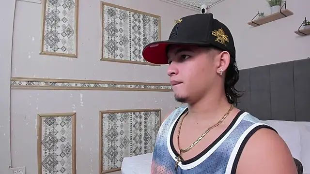 Snapshot of Riky_Strong chatting on 12-02-25, 04:07 Riky Strong online show from 12-02-25, 04:07