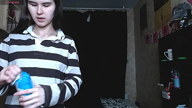 Snapshot of litle_owl chatting on 10-03-25, 06:49 litle owl online show from 10-03-25, 06:49