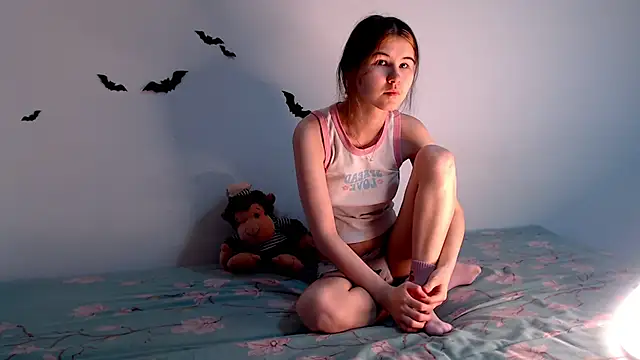 Snapshot of litle_owl chatting on 10-14-25, 10:10 litle owl online show from 10-14-25, 10:10