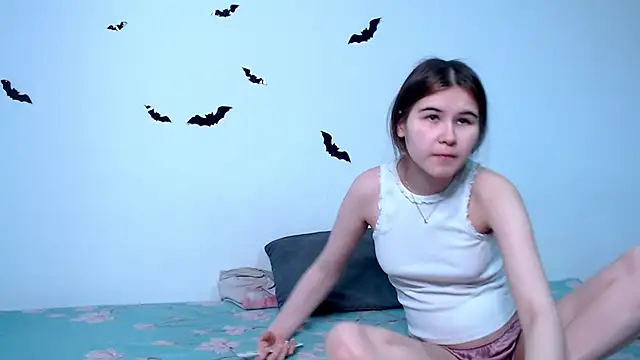 Snapshot of litle_owl chatting on 11-14-25, 11:35 litle owl online show from 11-14-25, 11:35