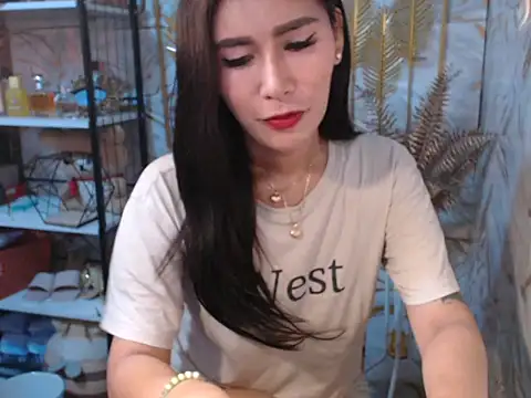 Snapshot of tshot_izzy_88 chatting on 05-27-26, 12:51 tshot izzy 88 online show from 05-27-26, 12:51