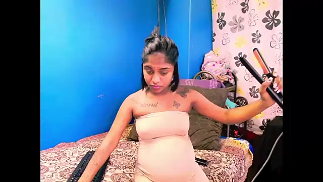 Snapshot of indiansumaya chatting on 10-21-25, 06:14 indiansumaya online show from 10-21-25, 06:14