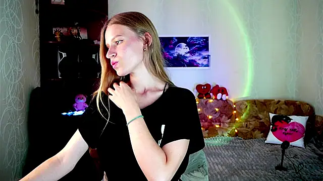 Snapshot of Luntryy chatting on 09-09-25, 09:09 Luntryy online show from 09-09-25, 09:09